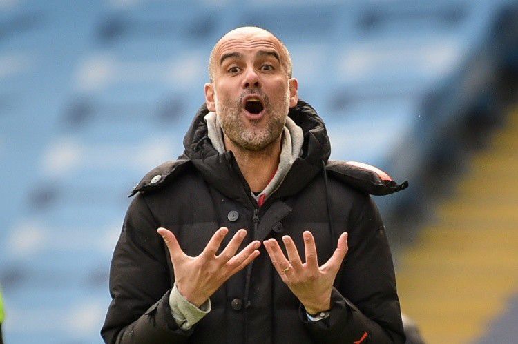 在客厅做瑜伽的小姨子